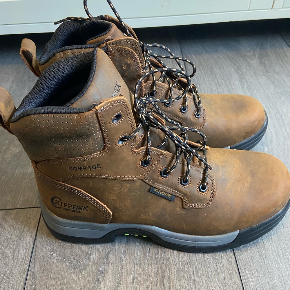 NIB men’s Chippewa boots 10.5 D composite toe style # 31001